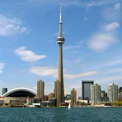 Башня CN Tower - одно из самых высоких зданий в мире