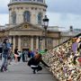 Франция. Le Parisien: Мост искусств в Париже лишится всех «замков любви»
