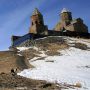 В Грузии из заваленного снегом поселка Казбеги вывезено более 200 туристов